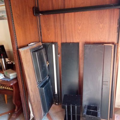 Foto de ESCRITORIO MADERA, REPISAS METÁLICAS, ORGANIZADORES DE OFICINA